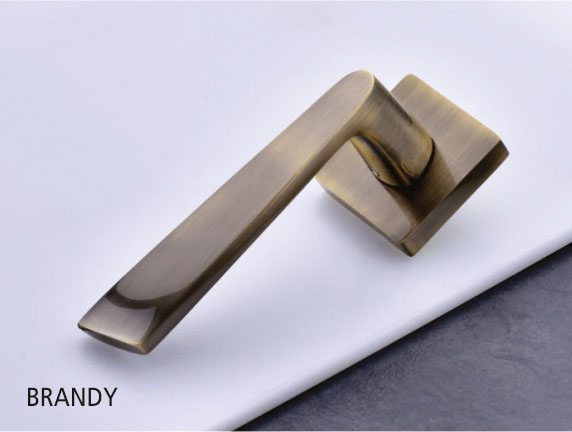 Brandy by Decor Brass Pull