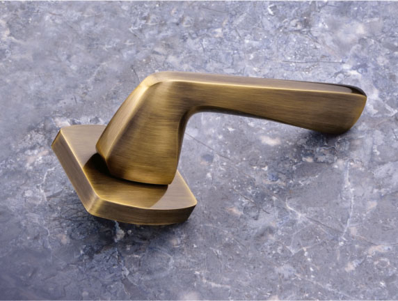 Brandy by Decor Brass Pull