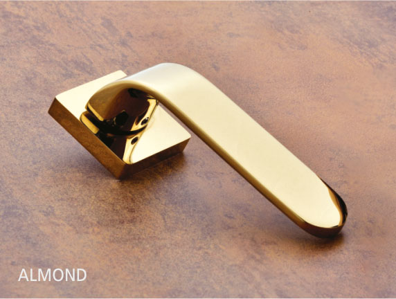 Brandy by Decor Brass Pull