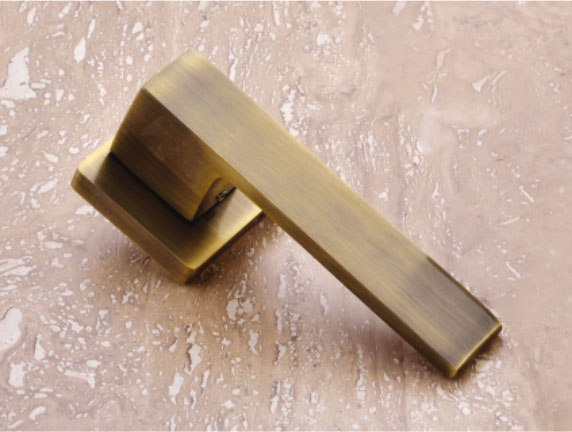 Brandy by Decor Brass Pull