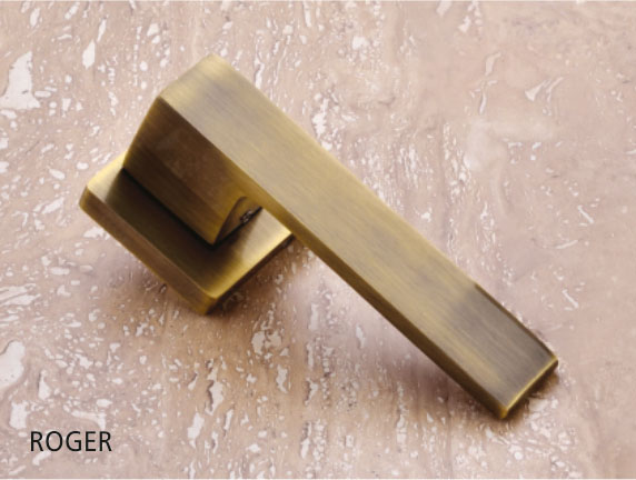 Brandy by Decor Brass Pull