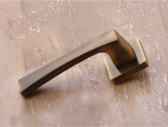 Brandy by Decor Brass Pull