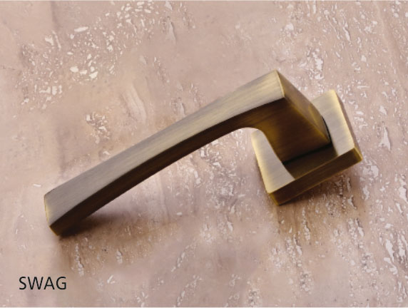 Brandy by Decor Brass Pull