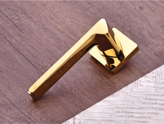 Brandy by Decor Brass Pull