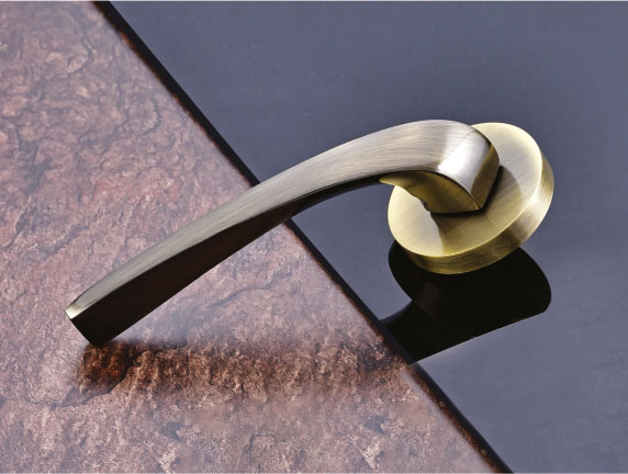 Brandy by Decor Brass Pull