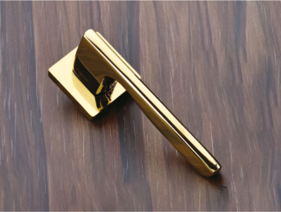 Brandy by Decor Brass Pull