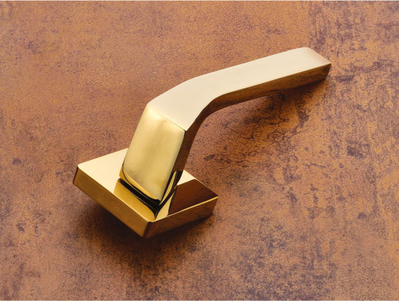 Brandy by Decor Brass Pull