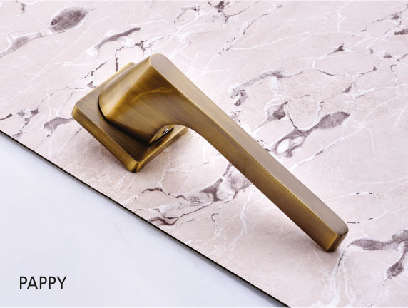 Brandy by Decor Brass Pull