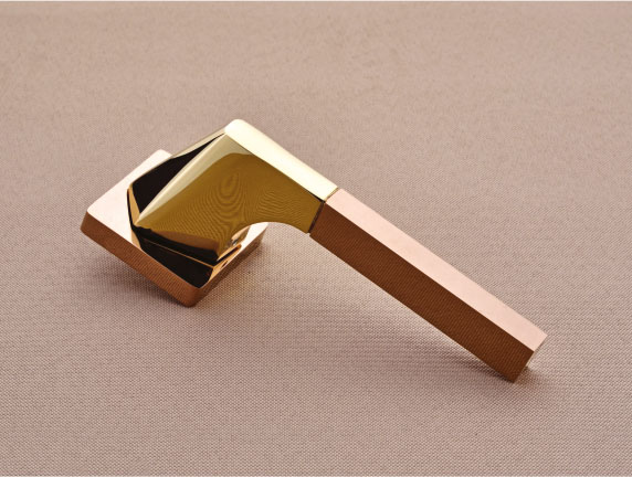 Brandy by Decor Brass Pull