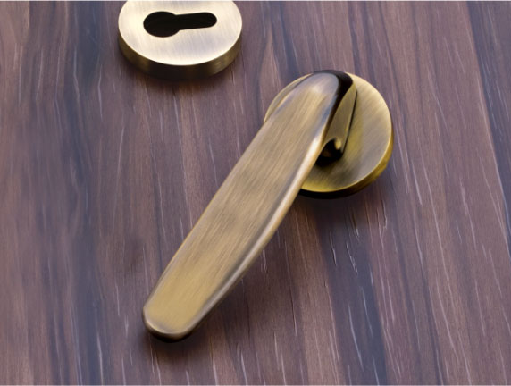 Brandy by Decor Brass Pull