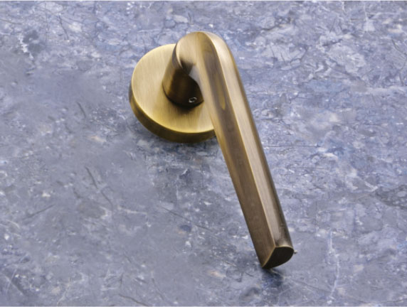 Brandy by Decor Brass Pull