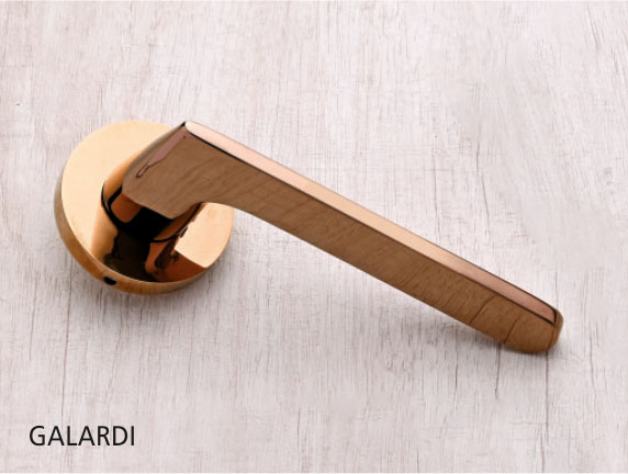 Brandy by Decor Brass Pull