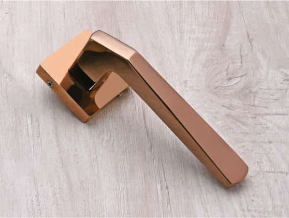 Brandy by Decor Brass Pull