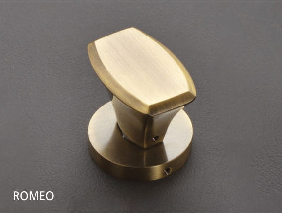 Brandy by Decor Brass Pull