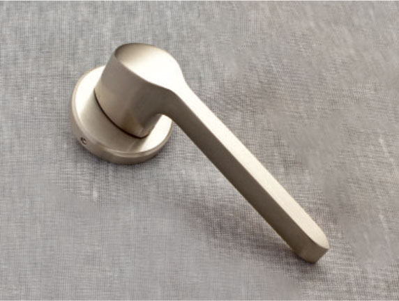 Brandy by Decor Brass Pull