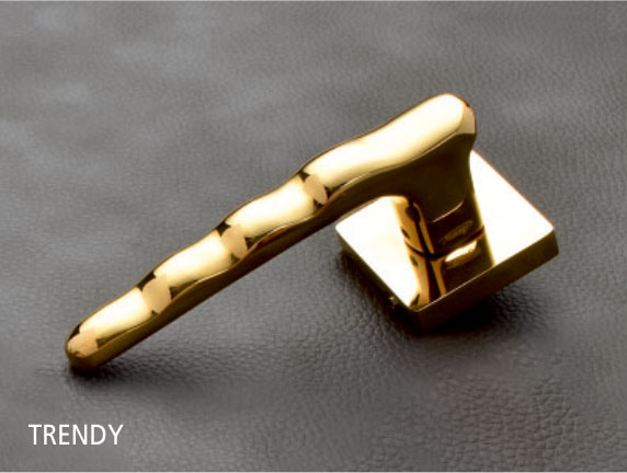 Brandy by Decor Brass Pull