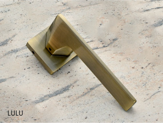 Brandy by Decor Brass Pull