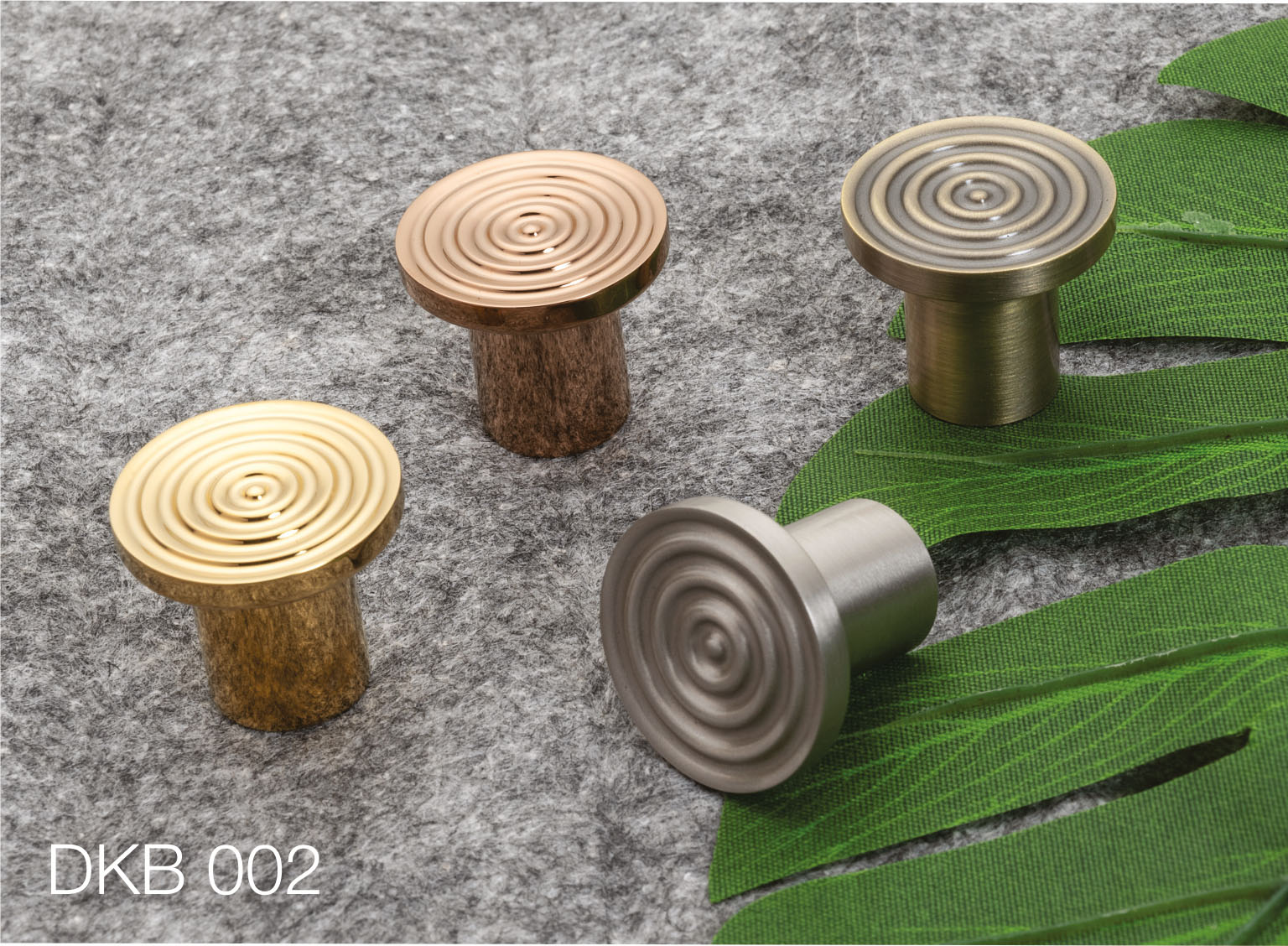 Knobs by Decor Brass Pull